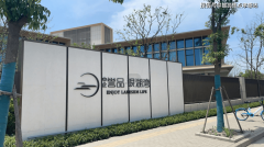 就能无遮挡的赏识湖光